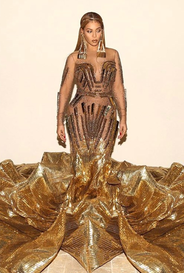 موضة الجلد مع Earlitha Kelly التي تألقت بأسلوب بارز