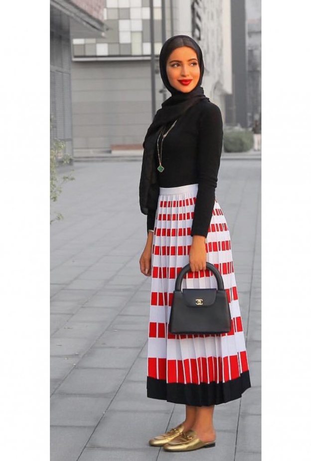 ملابس مقلمة للمحجبات مع التوبات العصرية بالوان متدرجة على خطى الجميلة مرمر