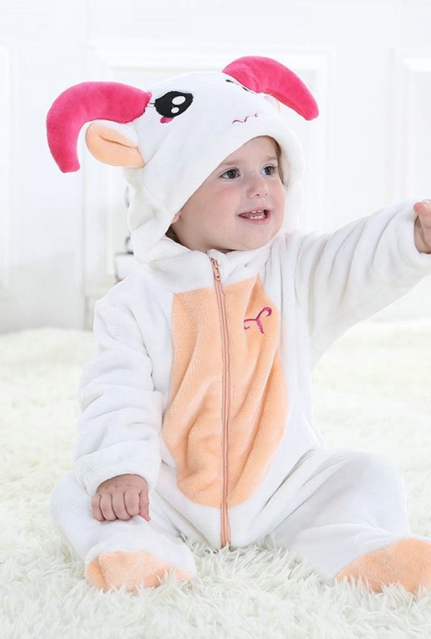 هو طفل كريم ولا يمانع مشاركة العابه مع اصدقائه