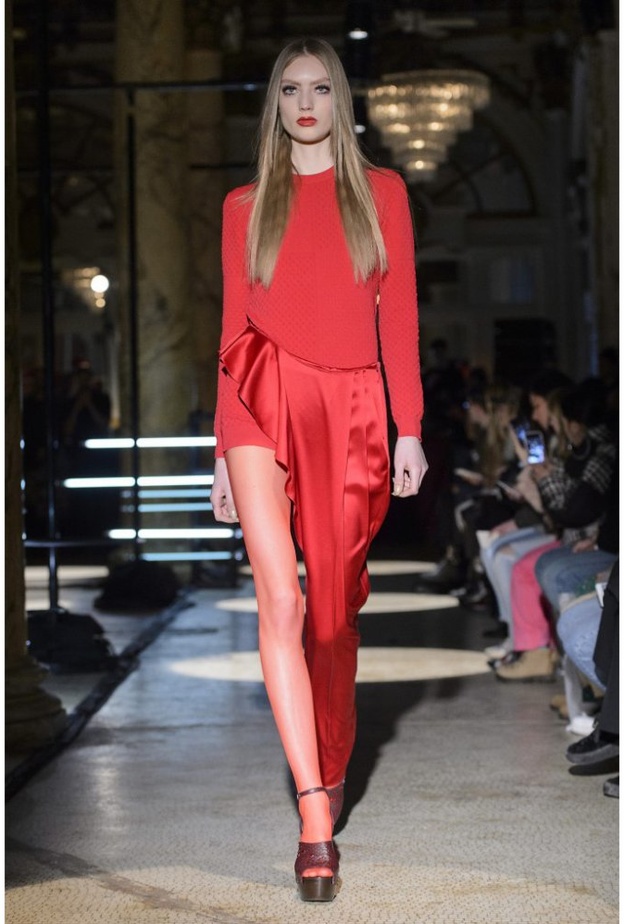 ألوان أساسية مع لون فاقع من امبوريو أرماني