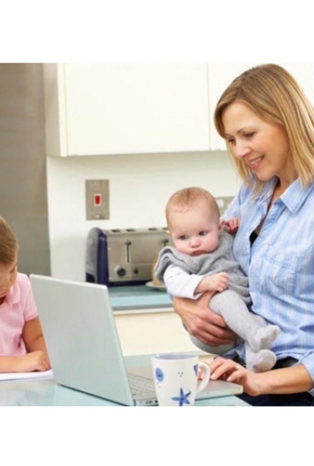 الأم العاملة تحتاج إلى أطعمة تساعدها على أداء مهامها المتعددة