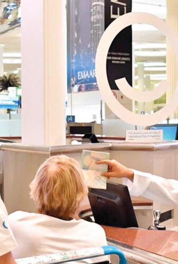 مطار دبي يحتفل باليوم العالمي للسعادة بختم "مرحبا بكم في الامارات السعيدة"