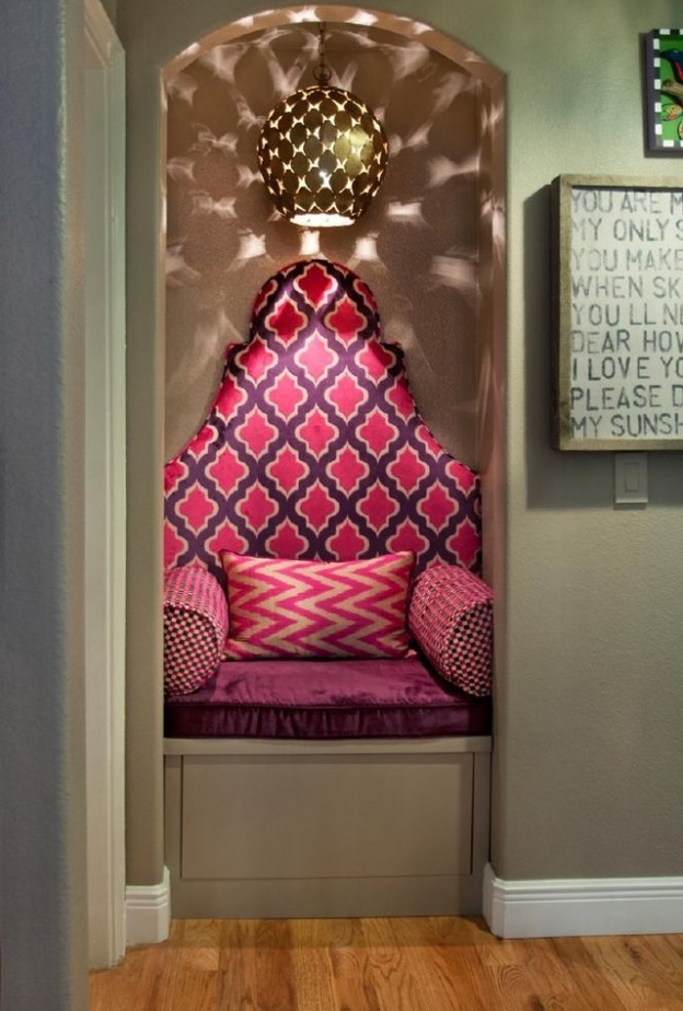 أثاث عصري و زخارف شرقية في مجلس نسائي