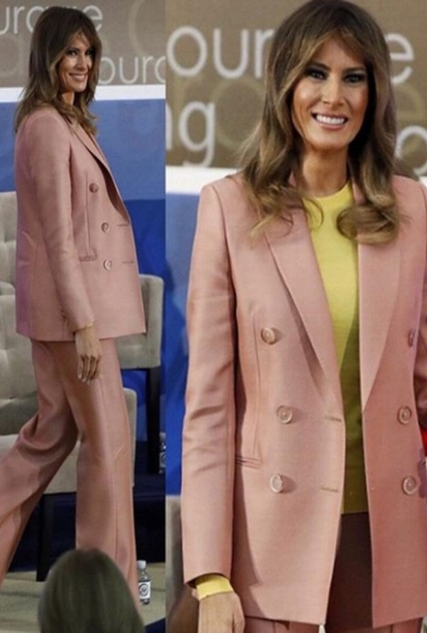 تألّقت ميلانيا ببدلة رسمية من مجموعة ايميليو بوشي Emilio Pucci لمناسبة حضورها حفل International Women of Courage Award