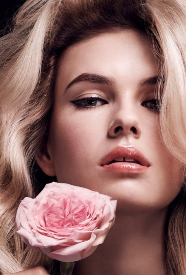 طريقة تعطير الشعر بماء الورد قبل الزفاف