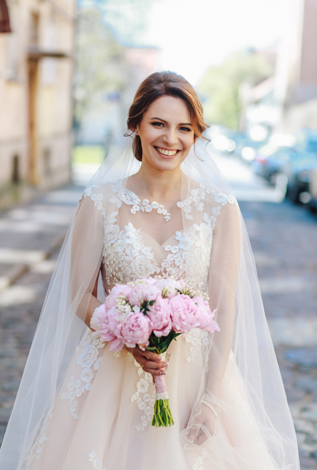 بوكيه ورد عصرية للعروس