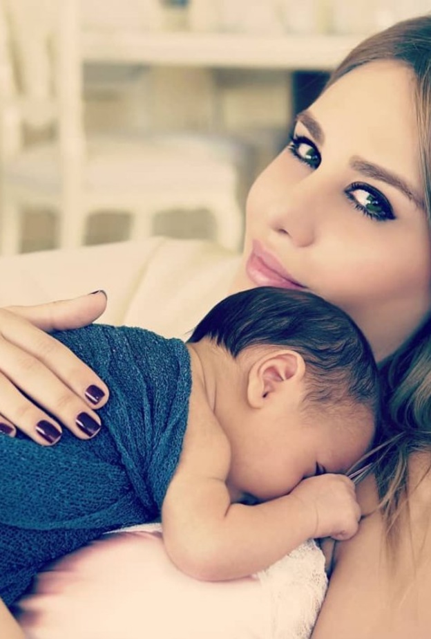 داليدا عياش وابنها أرام