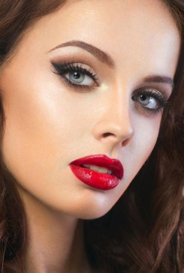 قشري شفاهك بالخلطات الطبيعية قبل وضع أحمر الشفاه