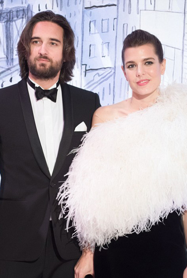 الإعلان عن خطبة تشارلوت كاسيراجي