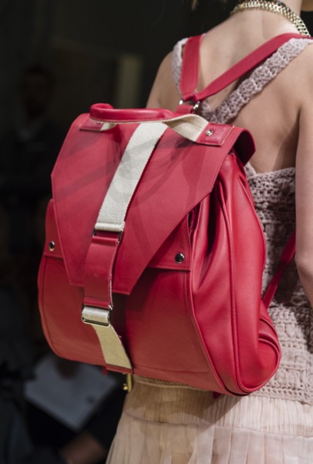 شنط ظهر جلد لبنات الجامعة باللون الموحد