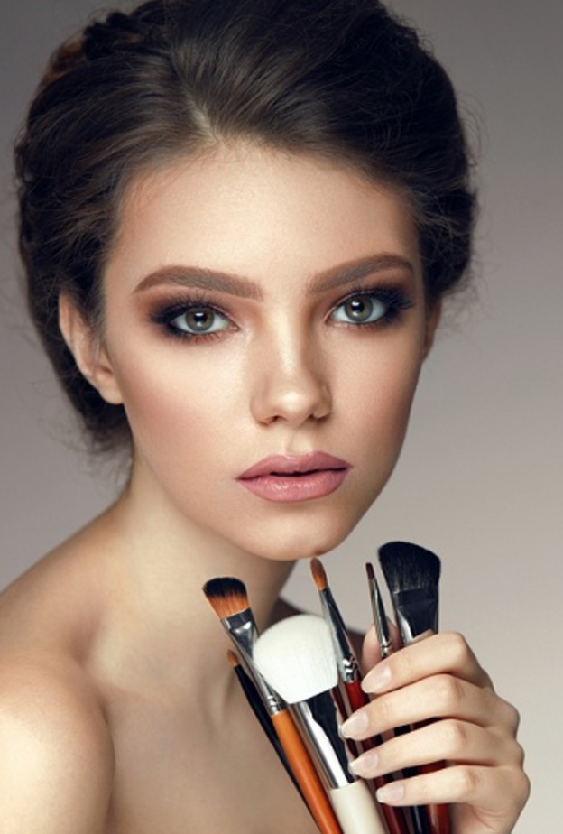 الماسكارا من دوات المكياج التي تبرز العين