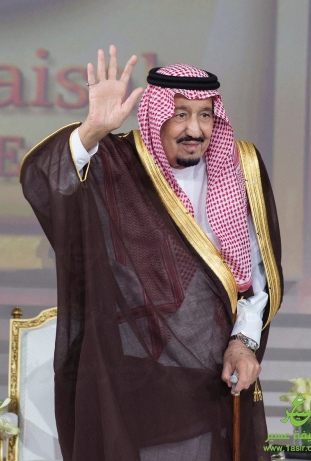 خادم الحرمين الشريفين الملك سلمان يتوج 5 فائزين بجائزة الملك فيصل العالمية