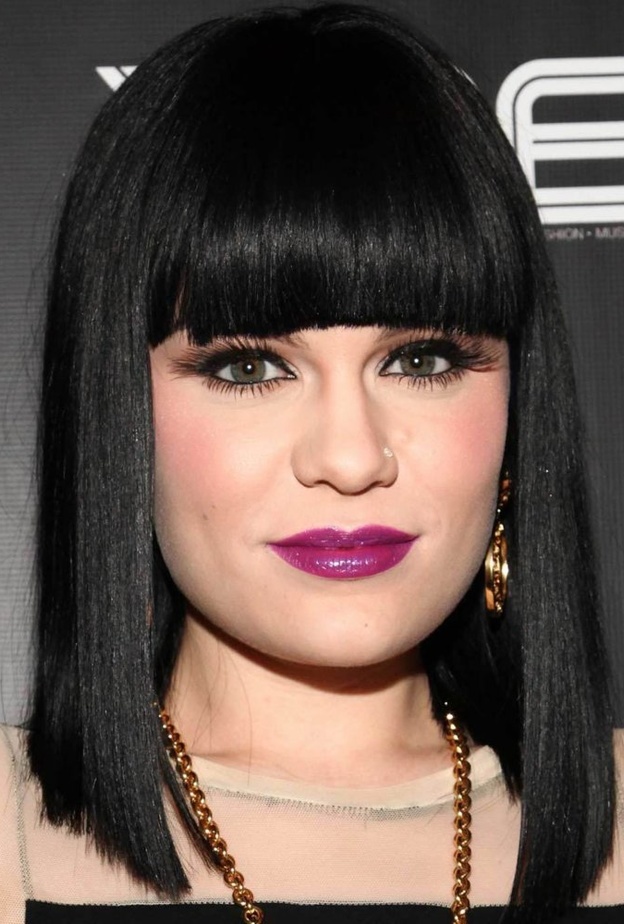 تسريحات ذيل الحصان مع الغرة الامامية من جيسي جي