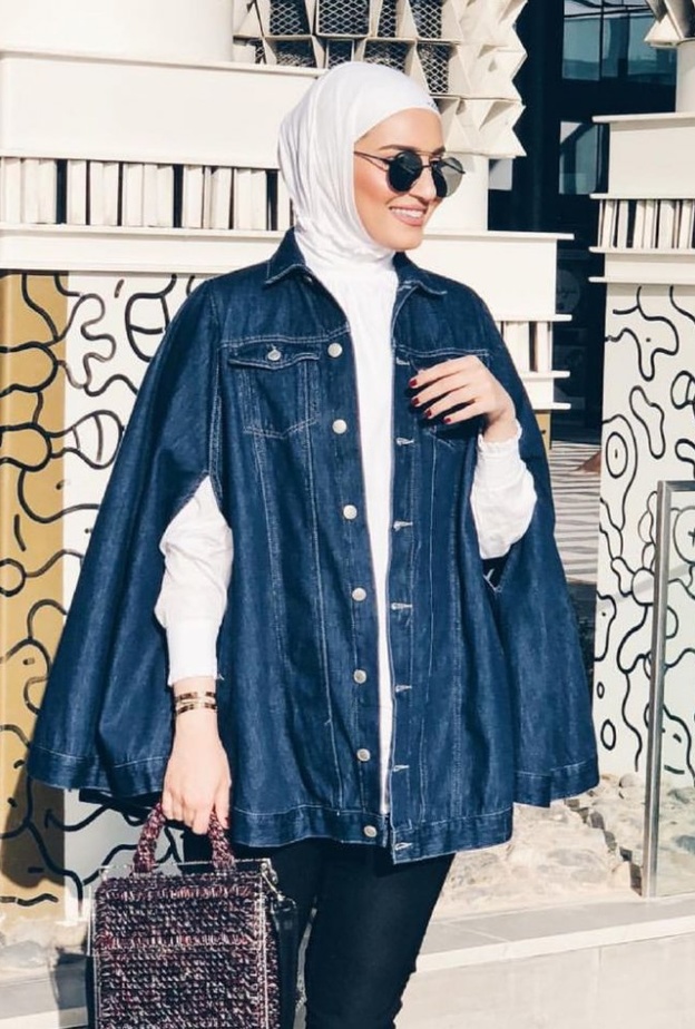 نظارات شمسية مع مع الحجاب الاسود والملابس الكلاسيكية بخطى فاطمة حسام