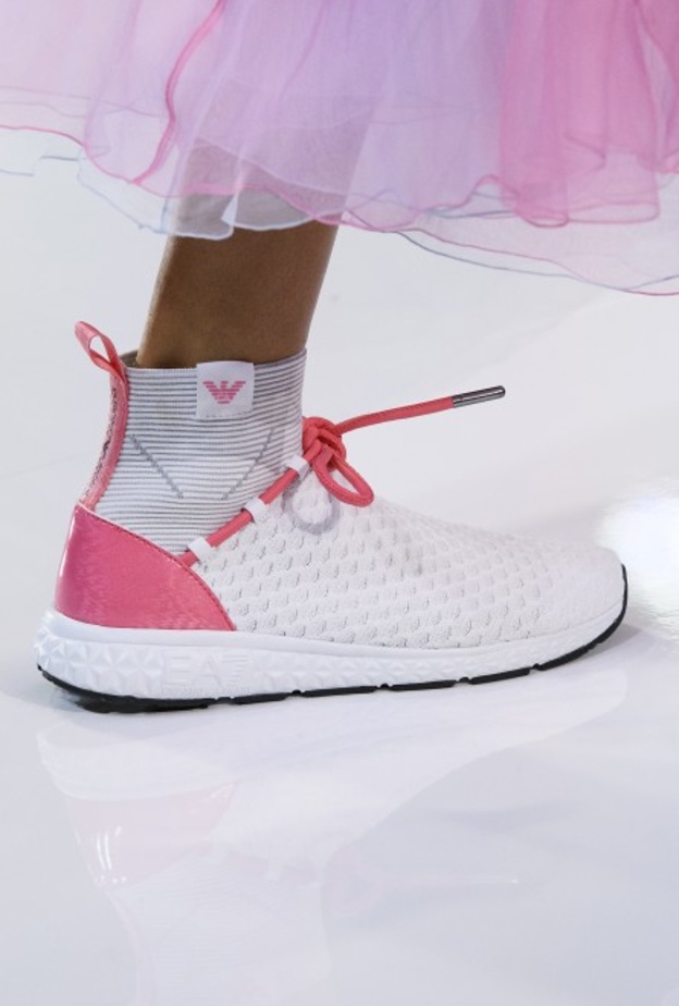 الاحذية الرياضية المناسبة للقدم العريضة.