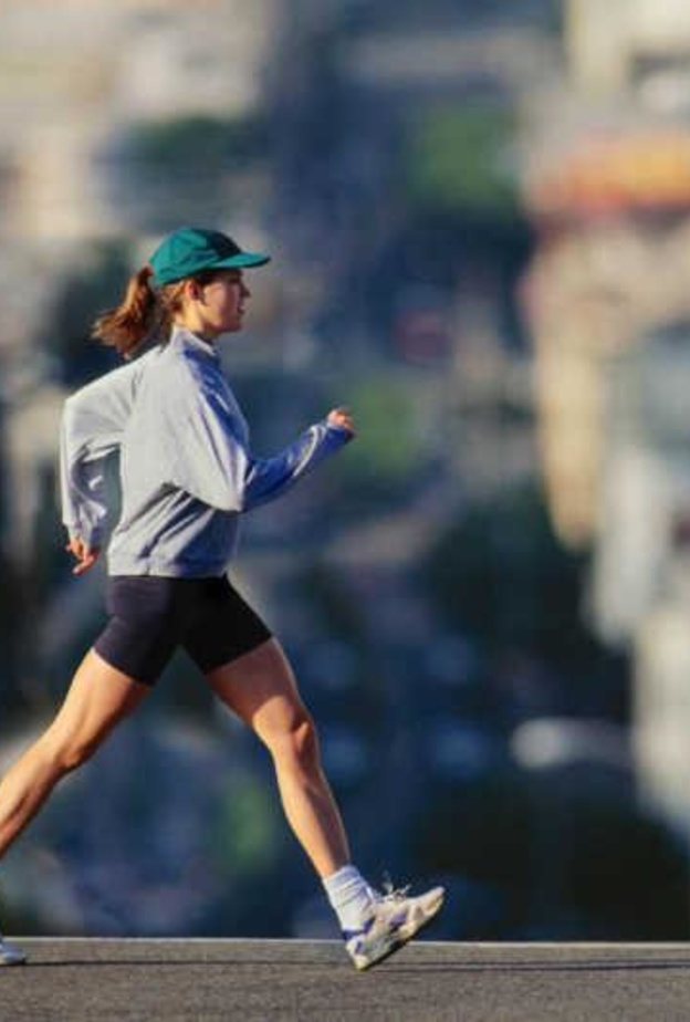 فوائد المشي واليوغا اثناء الدورة الشهرية