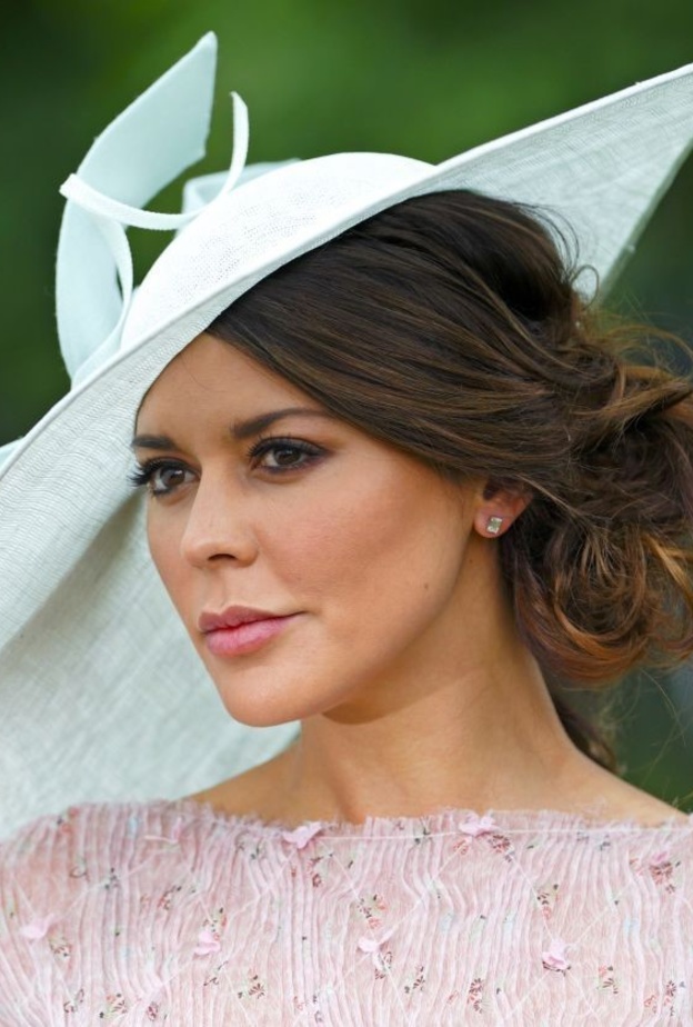 تسريحات شعر وقبعات لسباق كأس دبي العالمي