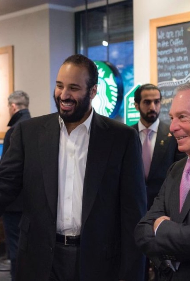 سمو ولي العهد في ستاربكس خلال زيارته إلى نيويورك