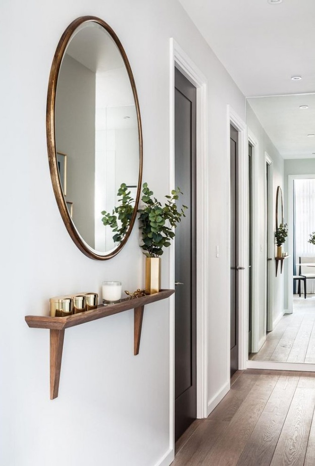 الخشب مقابل اللون الأبيض لديكور ممر عصري