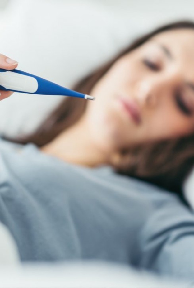 الحمى من أبرز أعراض مرض الكلب 