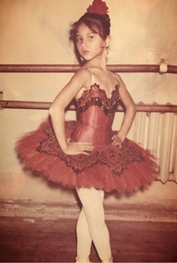 نيللي كريم ما تزال تمارس رقص الباليه