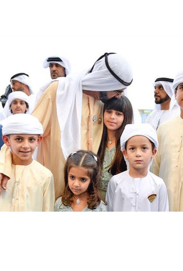 الشيخ محمد بن راشد مع أحفاده خلال سباق كأس دبي العالمي
