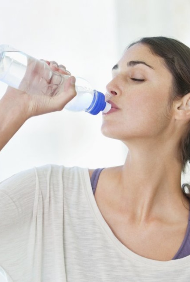 شرب الماء يقلل من التوتر الذي يرافق الحيض