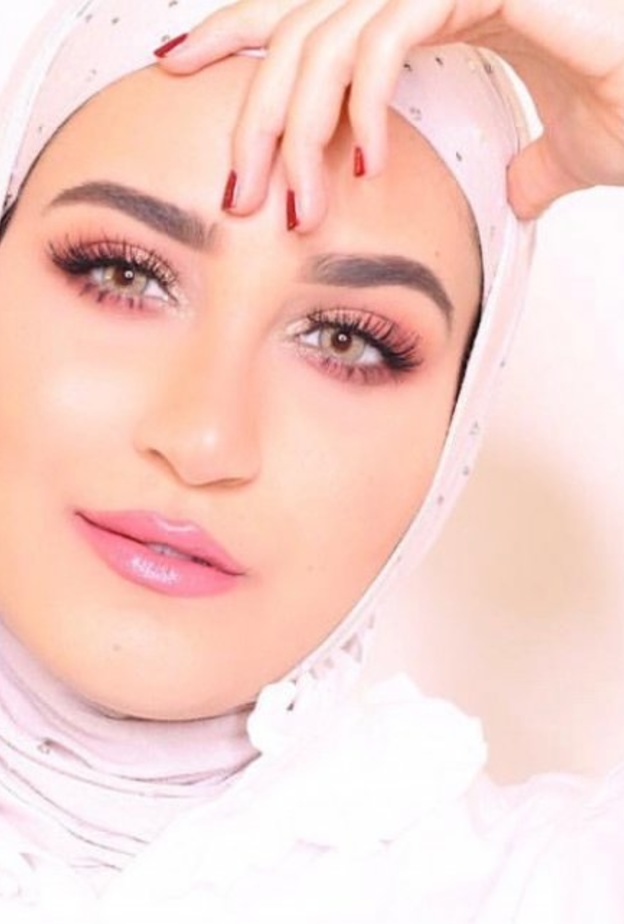 إطلالة دلال الدوب الربيعية الأنثوية