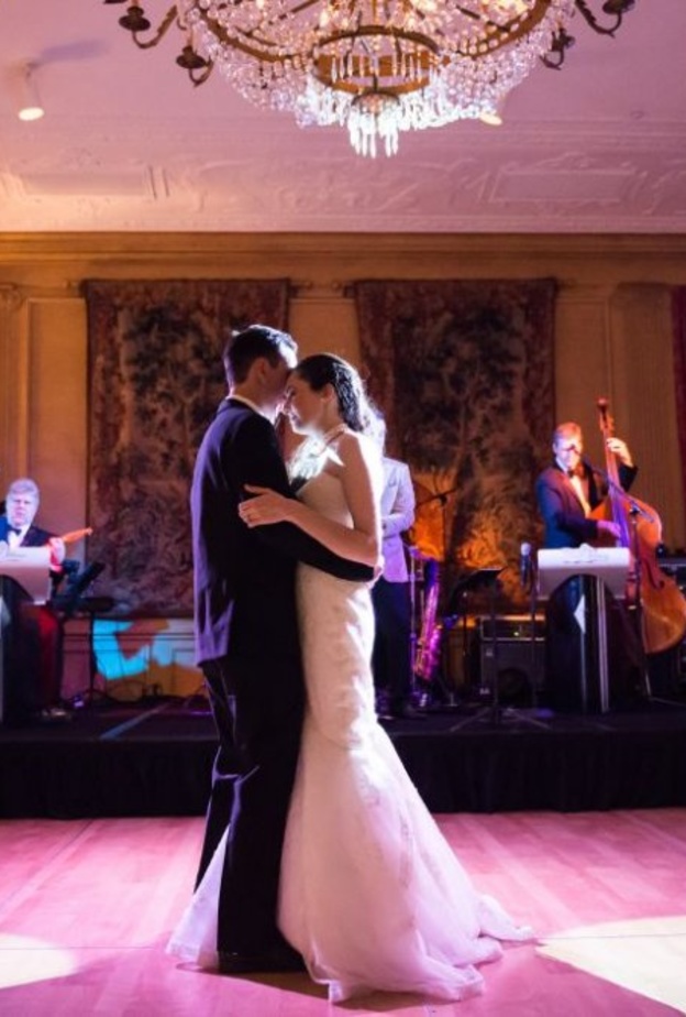 اغاني الزفه تضفي اجواء الفرح و البهجة على العرس