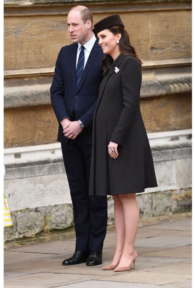 كيت ميدلتون وضعت القبعة الملكية الدائرية على فروة الراس