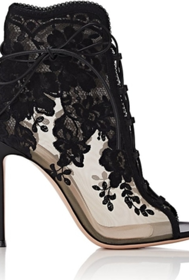 حذاء بوت الجوارب بطلبعة النمر الجريئة وقصة امامية حادة من Balenciaga