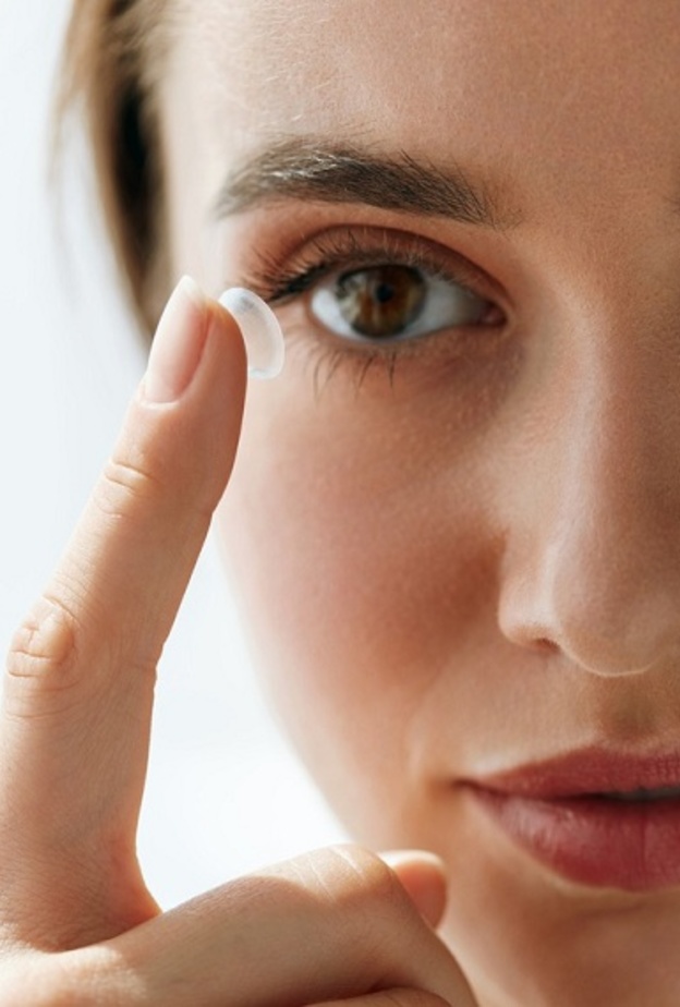 العدسات اللاصقة