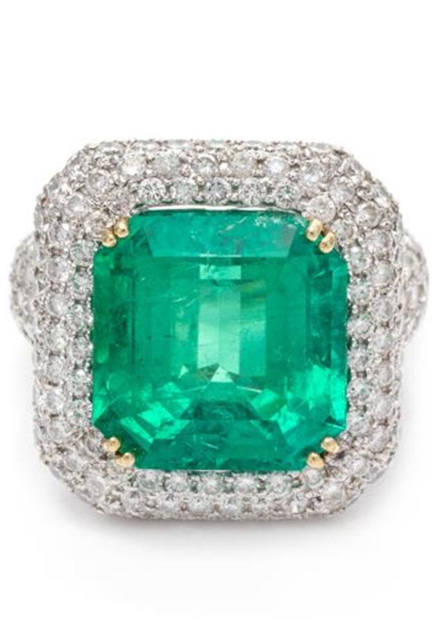 خاتم مع ماسة مستطيلة