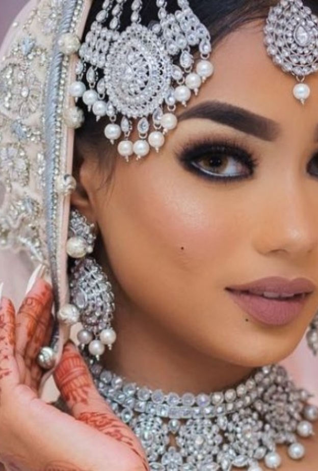 مكياج جذاب من منى النعمان