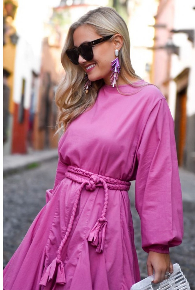 اختاري أقراط ملونة ولافتة مع اطلالاتك الربيعية 