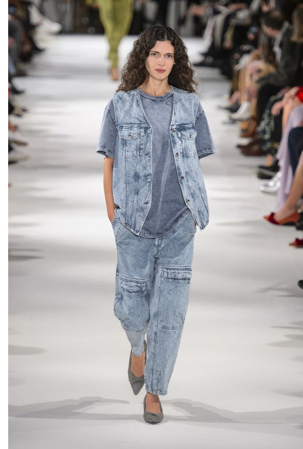 بناطيل جينز مثنية موضة ربيع 2018 للصبايا من Lacoste