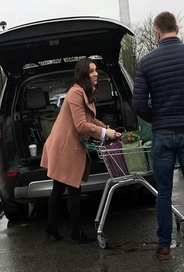كيت ميدلتون تتسوق في سوبر ماركت ويتروز