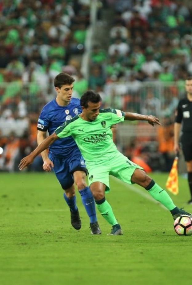 حكام أجانب يديرون لقاء الحسم في الدوري السعودي