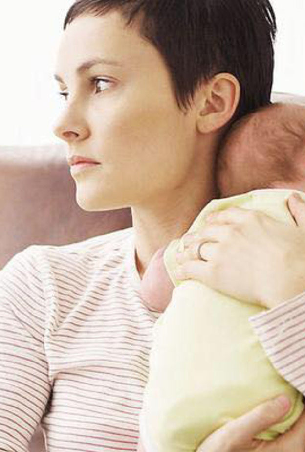 اكتئاب الام يعرض الطفل لحوادث خطيرة 