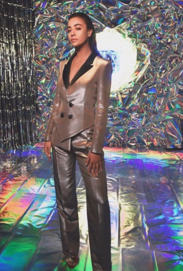 لوك شبابي في التوب القصيرة اختارته نينا عبد الملك