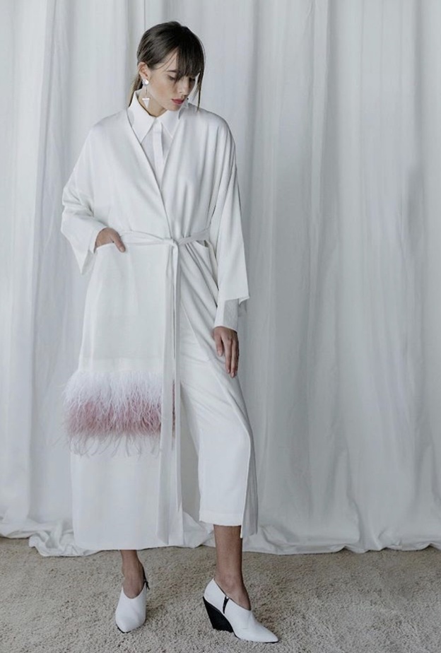 Samah abayas عباية أنيقة وعملية وبسيطة بتفاصيل الجيوب.