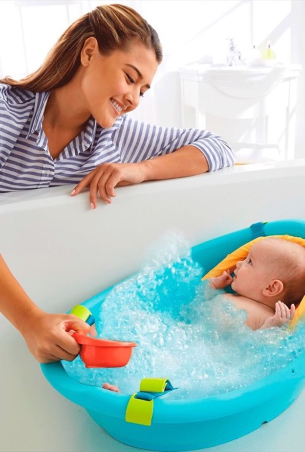 التأكد من معايير السلامة الخاصة باستحمام الطفل الرضيع