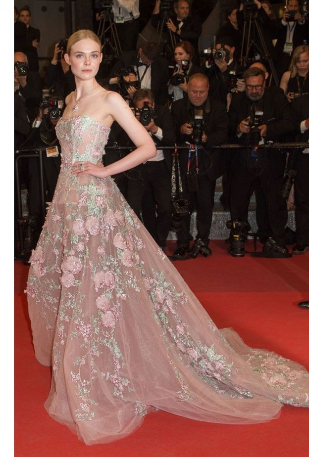 اطلالة ناعمة في فستان من جورج حبيقة تألقت بها ايل فانينغ