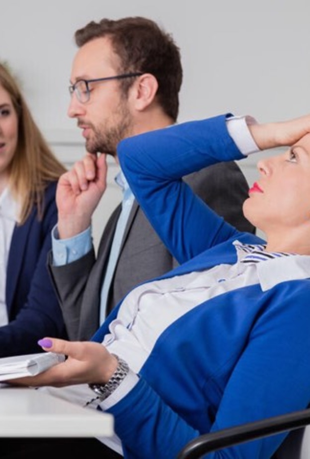 كيفية التعامل مع أخت الزوج المتسلطة