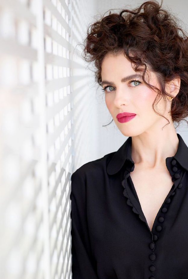 هل تفوّقت اوكسمان بأناقتها على انجيلينا جولي وجنيفير انيستون؟