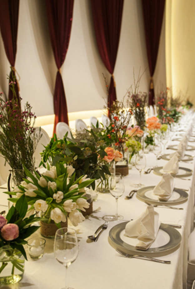 بساطة راقية لحفلات مركز دبي التجاري العالمي