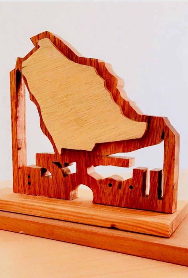 احدى لوحات شريفة الغامدي لفن الخط العربي.