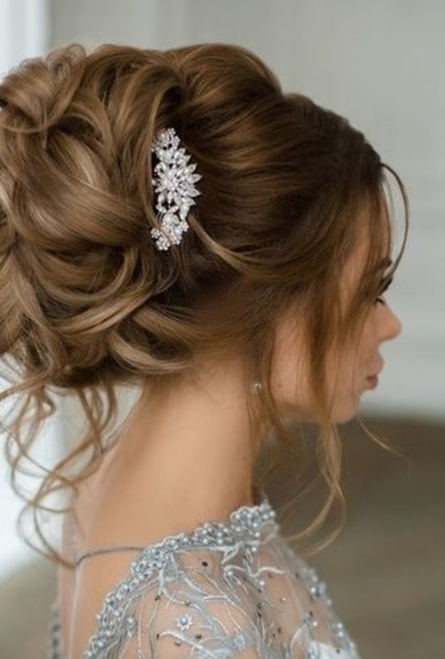 تسريحة فخمة وناعمة بذات الوقت لعروس 2018.