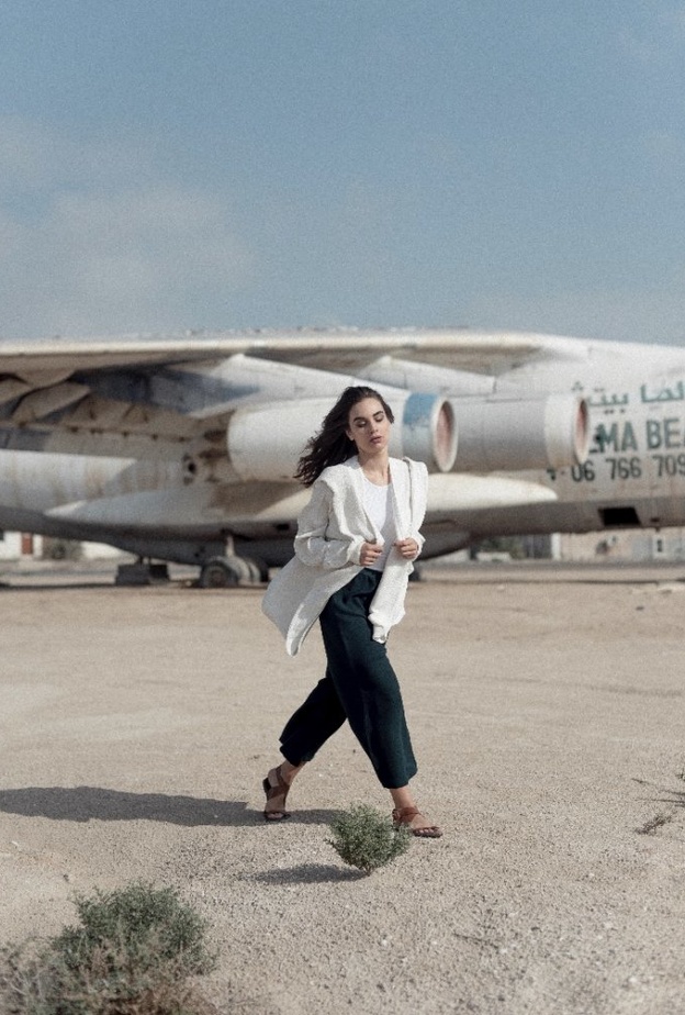 عبايات The Abaya Factory انيقة وسهلة الاستعمال.