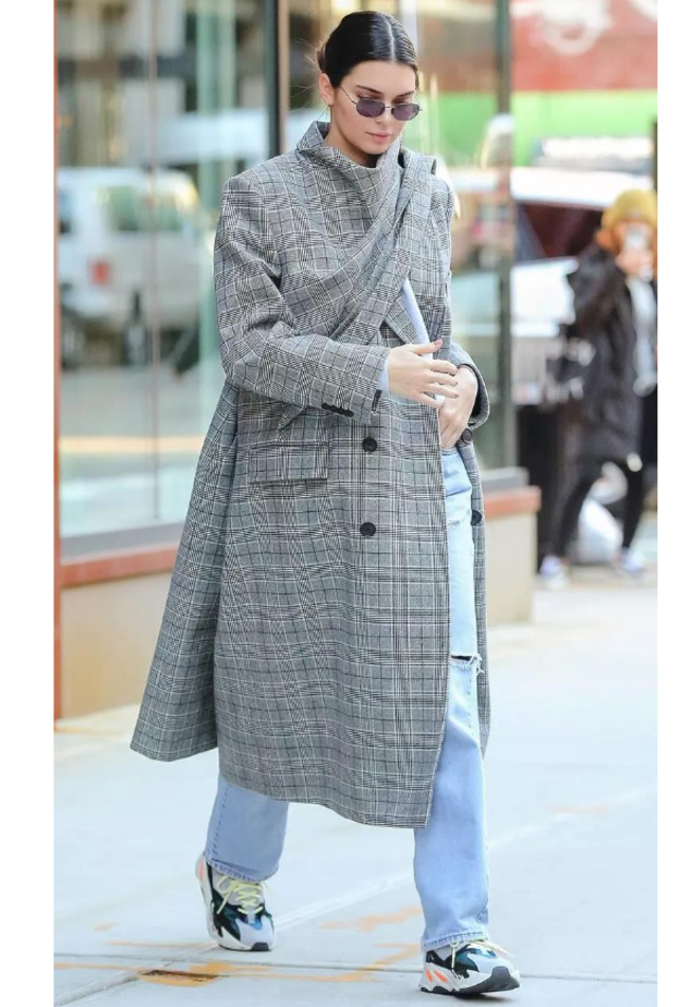 احذية سنيكرز للنساء 2018 من اطلالات النجمات